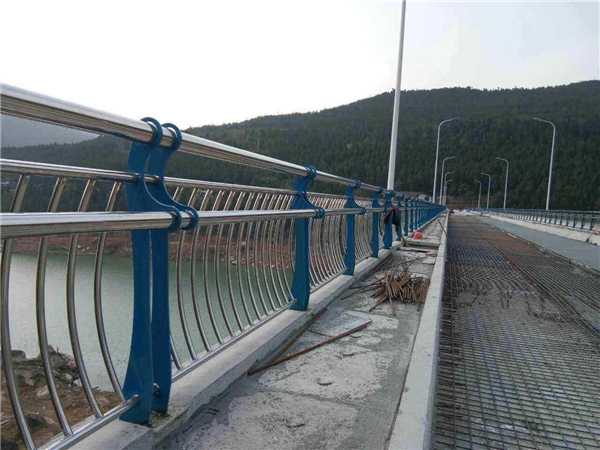 上海不锈钢桥梁护栏的特点及其在桥梁安全中的重要作用