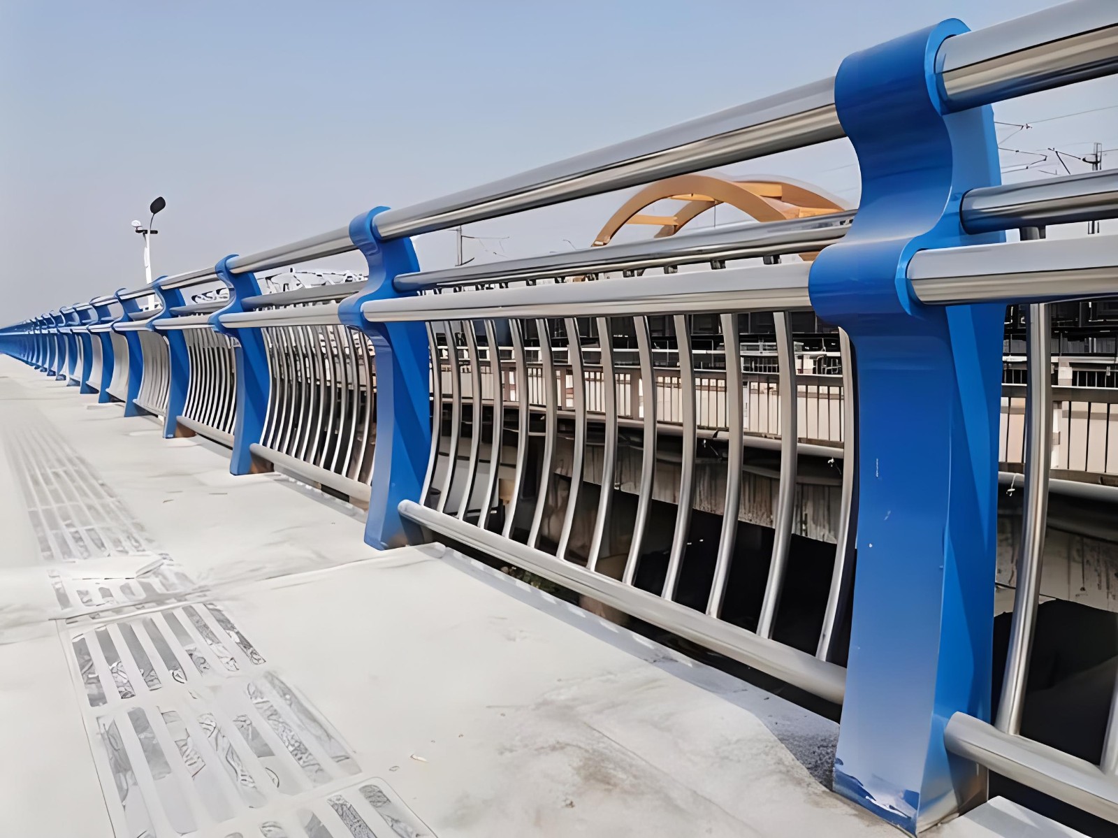 上海不锈钢复合管护栏制造工艺要求及其重要性