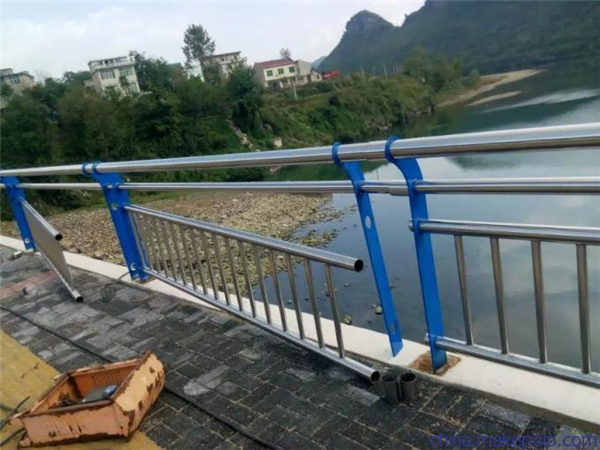上海不锈钢复合管护栏是一种卓越的防护材料