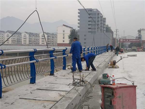 上海不锈钢复合管护栏常见问题及解决方案